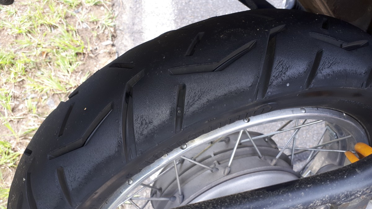 Nach den Kurvenfahrten: Der Reifen leidet